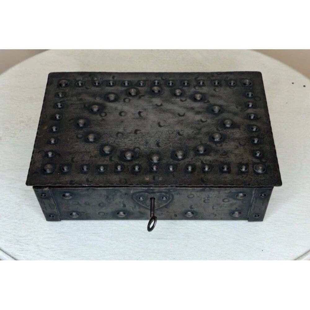 Antique German Arts Crafts Hammered Metal Box By Hugo Berger (Goberg) Vienna